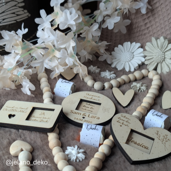 4 Designs Hochzeit Gastgeschenke Halter für Küsschen Schokolade als Gastgeschenk kleines Mitgebsel Dankeschön Tischkarten Namenskarten SVG Laser Datei – Bild 11