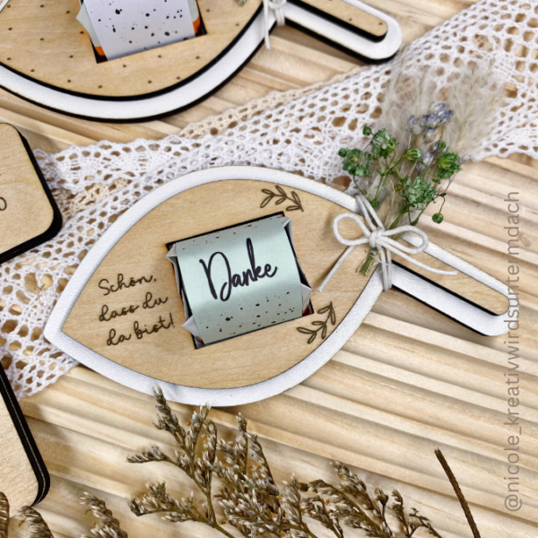 4 Designs kirchliche Anlässe Taufe Konfirmation Kommunion Firmung Halter für Küsschen Schokolade als Gastgeschenk kleines Mitgebsel Dankeschön Tischkarten Namenskarten SVG Laser Datei – Bild 9
