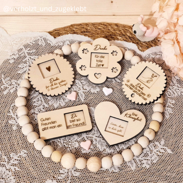 4 Designs Hochzeit Gastgeschenke Halter für Küsschen Schokolade als Gastgeschenk kleines Mitgebsel Dankeschön Tischkarten Namenskarten SVG Laser Datei – Bild 4