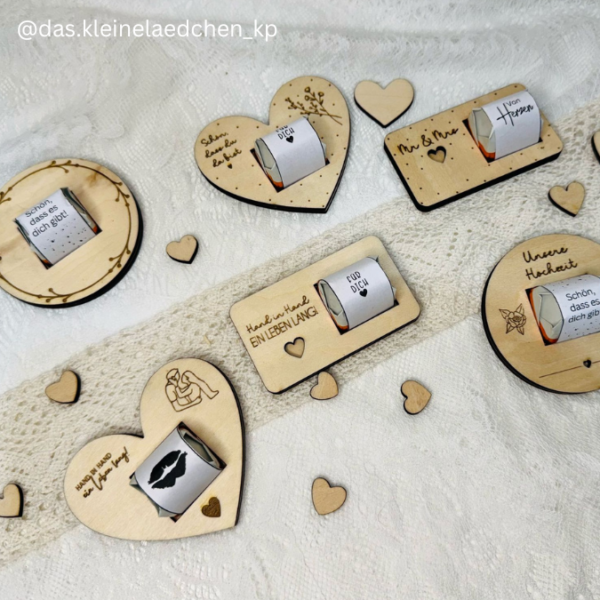 4 Designs Hochzeit Gastgeschenke Halter für Küsschen Schokolade als Gastgeschenk kleines Mitgebsel Dankeschön Tischkarten Namenskarten SVG Laser Datei – Bild 15
