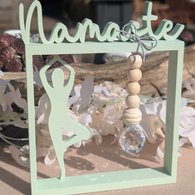 3D Druck Datei STL NAMASTE Sonnenfänger Aufsteller Statement 3D-Druck Datei – Bild 4