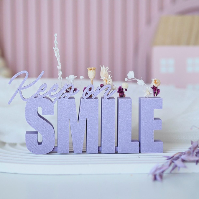 STL 3D Druck Datei Geschenkidee Schriftzug Keep on smile mit Löchern für Blumen 3D-Druck Datei – Bild 4