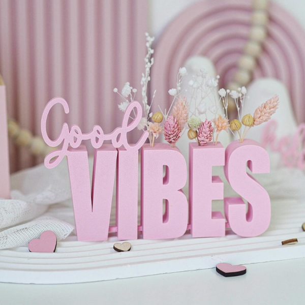STL 3D Druck Datei Geschenkidee Schriftzug Good vibes mit Löchern für Blumen 3D Druck Datei – Bild 5