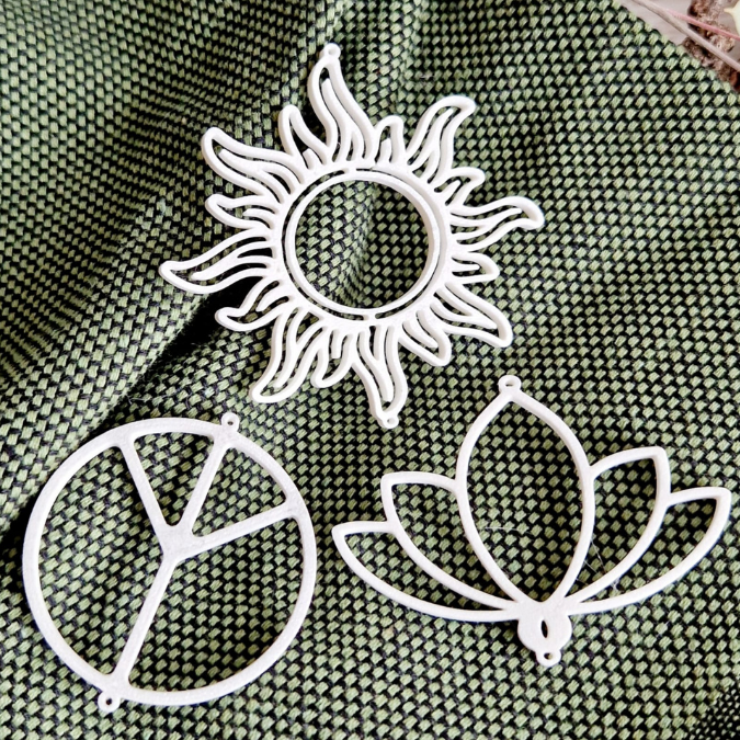 STL 3D Druck Datei Sonnenfänger Motive Namaste Lotus Peace Anhänger Gute Laune Geschenkidee 3D Druck Datei – Bild 4