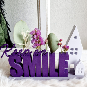STL 3D Druck Datei Geschenkidee Schriftzug Keep on smile mit Löchern für Blumen 3D-Druck Datei