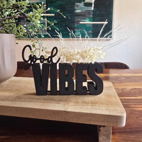 STL 3D Druck Datei Geschenkidee Schriftzug Good vibes mit Löchern für Blumen 3D Druck Datei – Bild 4