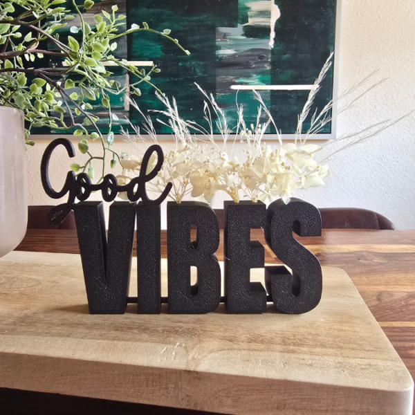 STL 3D Druck Datei Geschenkidee Schriftzug Good vibes mit Löchern für Blumen 3D Druck Datei – Bild 2