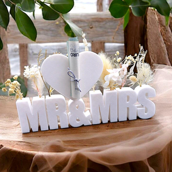 STL 3D Druck Datei Hochzeit Schriftzug Mr & Mrs mit Löchern für Blumen und Platz für Geldgeschenk 3D Druck Datei – Bild 4