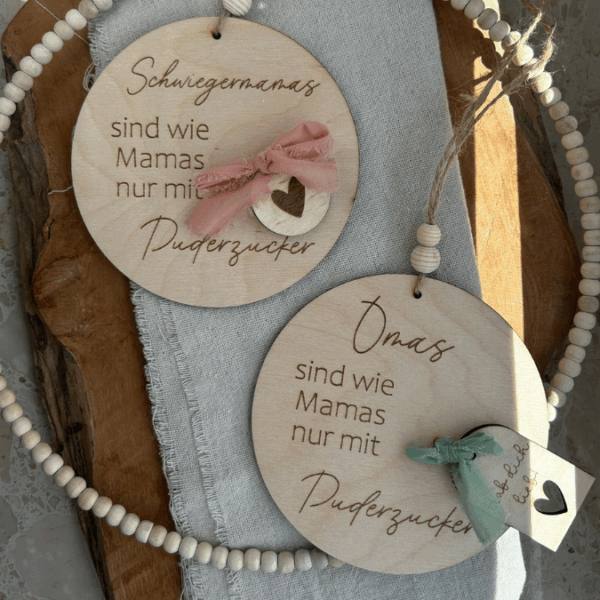 SVG Laserdatei Holzscheiben Oma Schwiegermama Schwiegermutter mit Puderzucker Muttertag Mutterliebe Wanddeko Gravur SVG Datei – Bild 3
