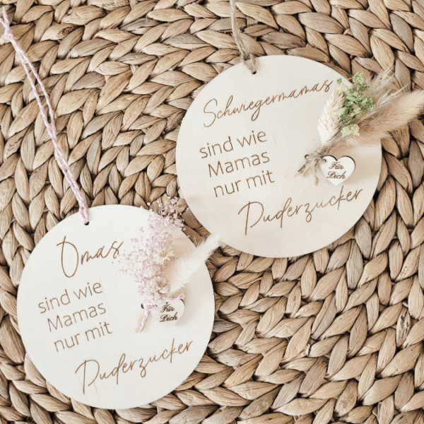 SVG Laserdatei Holzscheiben Oma Schwiegermama Schwiegermutter mit Puderzucker Muttertag Mutterliebe Wanddeko Gravur SVG Datei – Bild 13