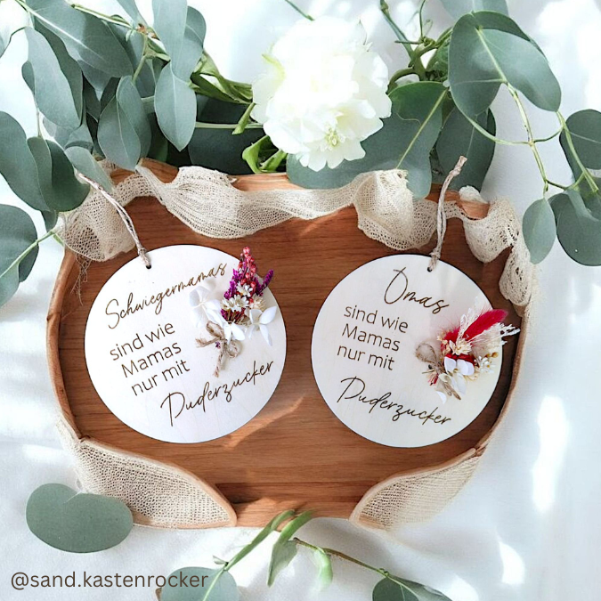 SVG Laserdatei Holzscheiben Oma Schwiegermama Schwiegermutter mit Puderzucker Muttertag Mutterliebe Wanddeko Gravur SVG Datei – Bild 5