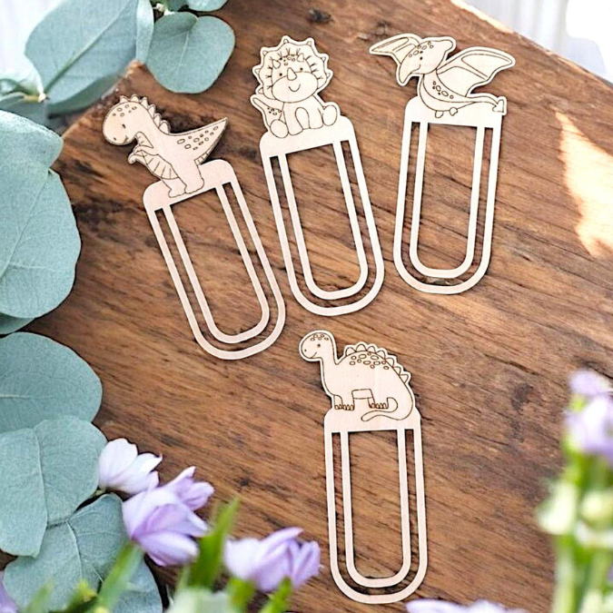 SVG Laserdatei Schulkind Einschulung 4 Designs Lesezeichen Dinos Dinosaurier Schulstart Lesen Gescheinkidee Junge Mädchen SVG Datei – Bild 10