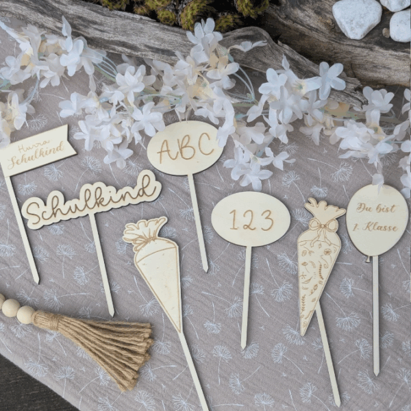 SVG Laserdatei Schulkind Einschulung 12er Set Caketopper Pflanzenstecker Gescheinkidee Junge Mädchen SVG Datei – Bild 3