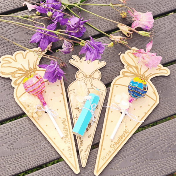 SVG Laserdatei Schulkind Einschulung Halter für Lolli Lutscher Geldgeschenke Schultüte Stift Gescheinkidee Junge Mädchen SVG Datei – Bild 21
