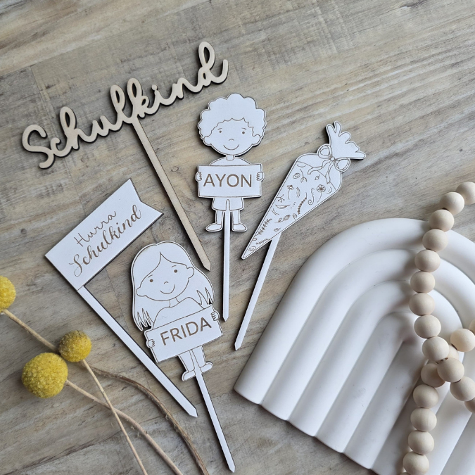 SVG Laserdatei Schulkind Einschulung 12er Set Caketopper Pflanzenstecker Gescheinkidee Junge Mädchen SVG Datei – Bild 5