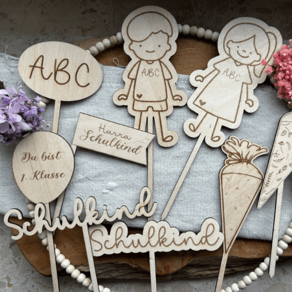 SVG Laserdatei Schulkind Einschulung 12er Set Caketopper Pflanzenstecker Gescheinkidee Junge Mädchen SVG Datei – Bild 11
