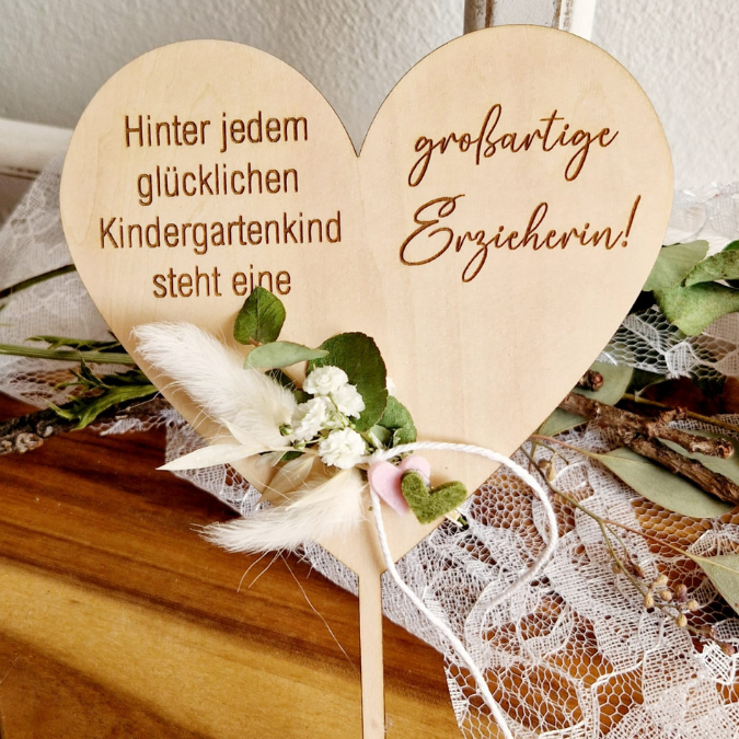 SVG Laserdatei 2er Set Holzscheibe Pflanzenstecker Geschenkscheibe Erzieherin Abschied Kindergarten SVG Datei – Bild 13