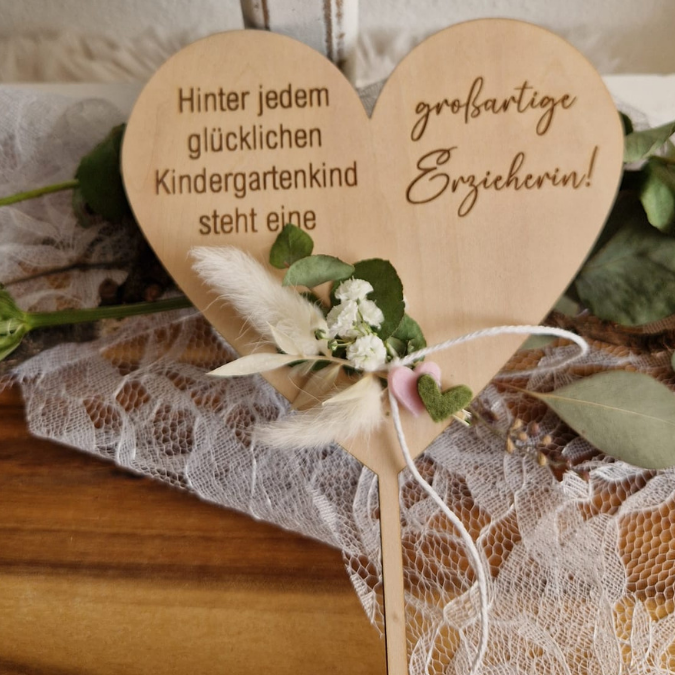 SVG Laserdatei 2er Set Holzscheibe Pflanzenstecker Geschenkscheibe Erzieherin Abschied Kindergarten SVG Datei – Bild 12