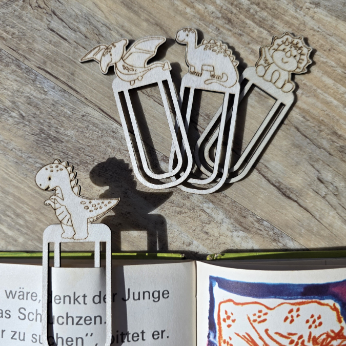 SVG Laserdatei Schulkind Einschulung 4 Designs Lesezeichen Dinos Dinosaurier Schulstart Lesen Gescheinkidee Junge Mädchen SVG Datei – Bild 6
