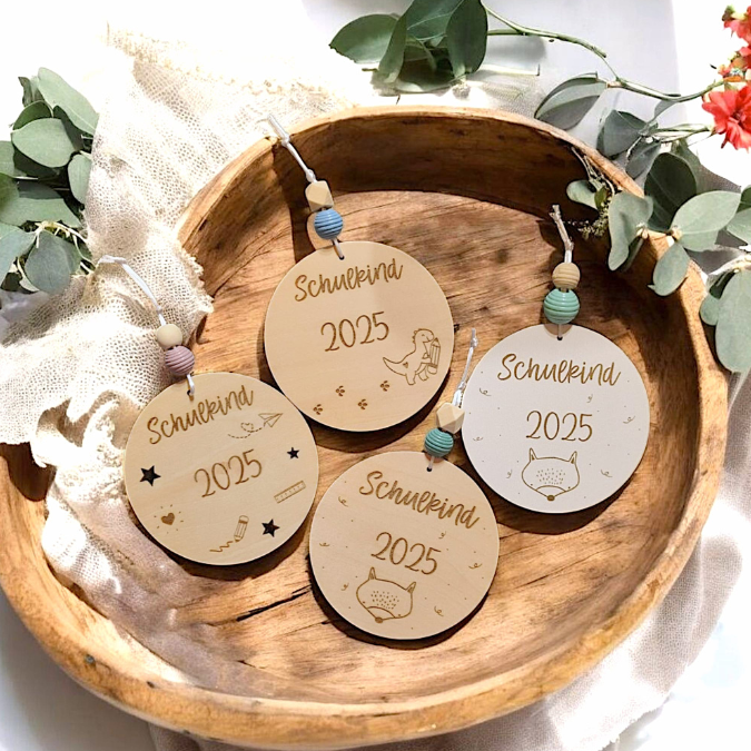 SVG Laserdatei Schulkind Einschulung Anhänger für Schulranzen Schultasche 6 Designs personalisierbar Gescheinkidee Junge Mädchen SVG Datei – Bild 10