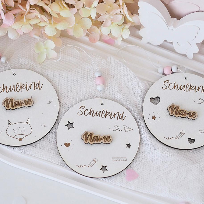 SVG Laserdatei Schulkind Einschulung Anhänger für Schulranzen Schultasche 6 Designs personalisierbar Gescheinkidee Junge Mädchen SVG Datei – Bild 9
