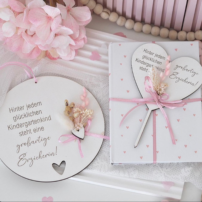 SVG Laserdatei 2er Set Holzscheibe Pflanzenstecker Geschenkscheibe Erzieherin Abschied Kindergarten SVG Datei – Bild 3