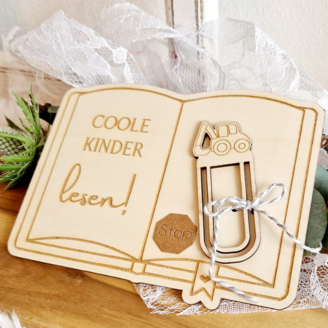 SVG Laserdatei Schulkind Einschulung 4 Designs Lesezeichen Baustelle Bagger Autos Schulstart Lesen Gescheinkidee Junge Mädchen SVG Datei – Bild 6