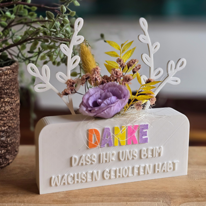 STL 3D Druck Datei Kindergartenabschied Danke dass ihr uns beim Wachsen geholfen habt Aufsteller mit öffnung für BlumenFloral 3D-Druck Datei