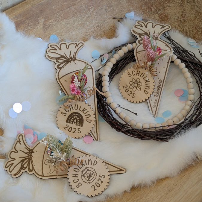 SVG Laserdatei Schulkind Einschulung Halter für Lolli Lutscher Geldgeschenke Schultüte Stift Gescheinkidee Junge Mädchen SVG Datei – Bild 11