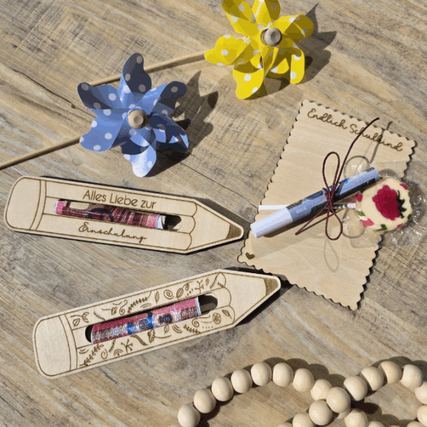 SVG Laserdatei Schulkind Einschulung Halter für Lolli Lutscher Geldgeschenke Schultüte Stift Gescheinkidee Junge Mädchen SVG Datei – Bild 14
