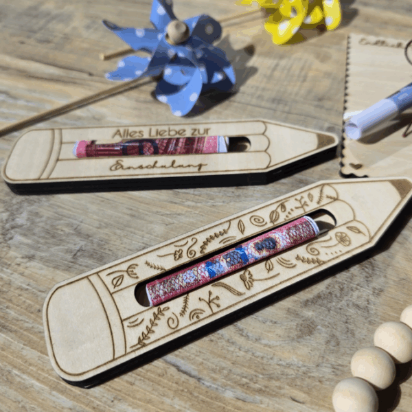 SVG Laserdatei Schulkind Einschulung Halter für Lolli Lutscher Geldgeschenke Schultüte Stift Gescheinkidee Junge Mädchen SVG Datei – Bild 15