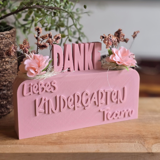 STL 3D Druck Datei Kindergartenabschied Danke liebes Kindergartenteam Aufsteller mit öffnung für BlumenFloral 3D-Druck Datei
