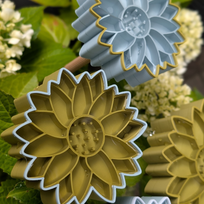 STL 3D Druck Datei Insektentränke Blume in 2 Größen jeweils für 8mm und 10mm Stäbe Bienentränke Schmetterlingtränke Garten Beet Blumentopf 3D-Druck Datei – Bild 16