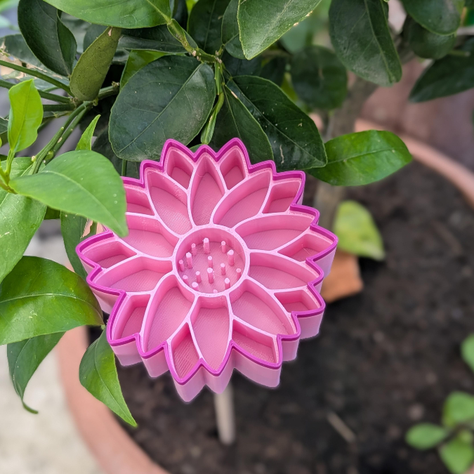 STL 3D Druck Datei Insektentränke Blume in 2 Größen jeweils für 8mm und 10mm Stäbe Bienentränke Schmetterlingtränke Garten Beet Blumentopf 3D-Druck Datei – Bild 18