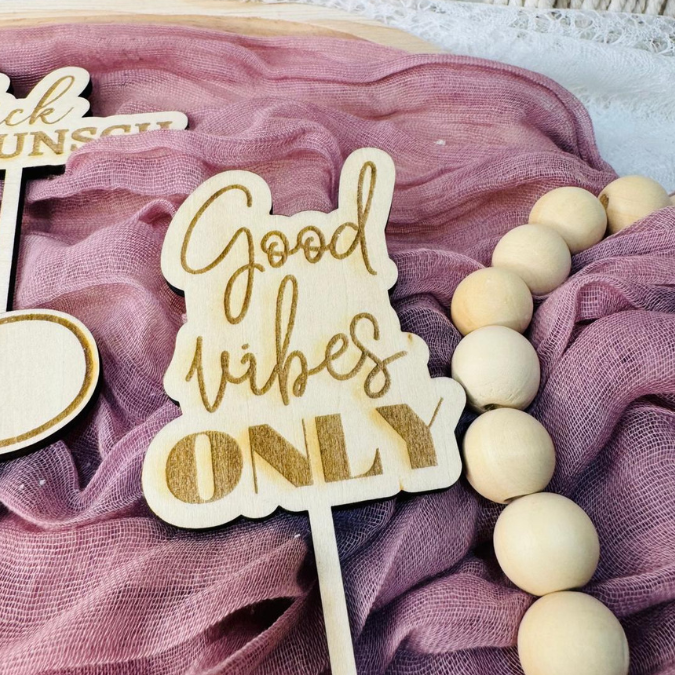 SVG Laserdatei Caketopper Geburtstag Gute Laune Mix Positive Good vibes inklusive Zahlen Kuchenstecker Pflanzenstecker SVG Datei – Bild 8