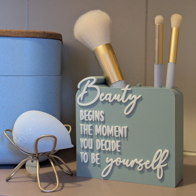 3D Druck Datei STL 3er Set Kosmetikpinsel Halter & Aufsteller "Beauty begins the moment you decide to be yourself" Frauen Geschenkidee Deko – Bild 4