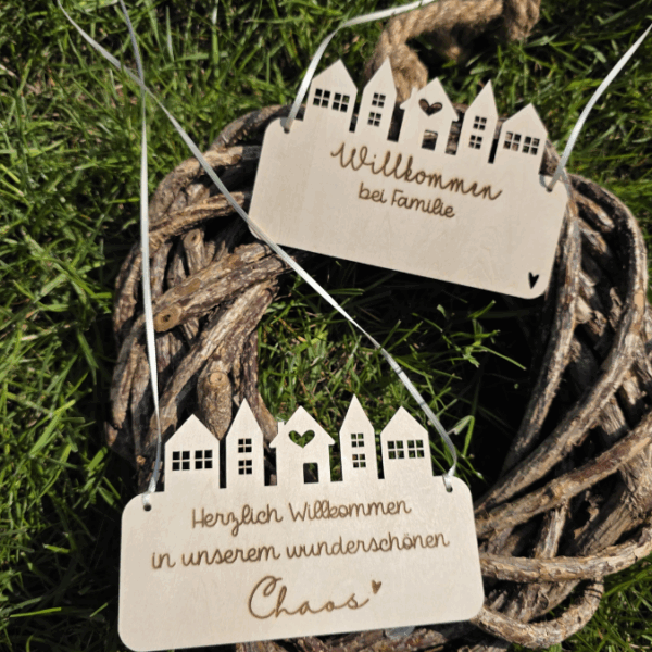 SVG Laserdatei 4 Designs Tütschild Aufhänger Hereinspaziert Tür Deko Wanddeko Willkommen Häuser personalisierbar SVG Datei – Bild 5