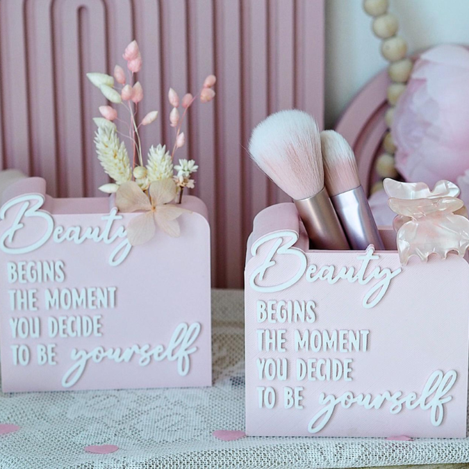 3D Druck Datei STL 3er Set Kosmetikpinsel Halter & Aufsteller "Beauty begins the moment you decide to be yourself" Frauen Geschenkidee Deko