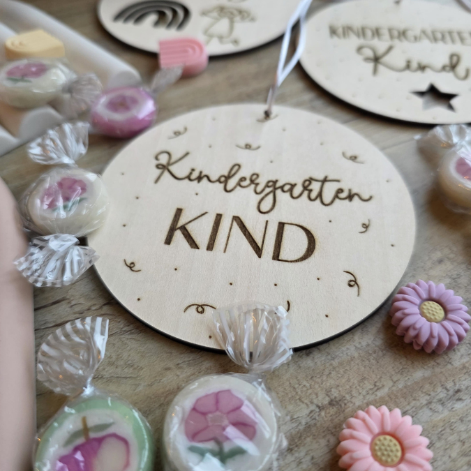 SVG Laserdatei Kindergartenkind Anhänger für Rucksack Kinderzimmer 4 Designs Kindergarten Gescheinkidee Junge Mädchen SVG Datei – Bild 8