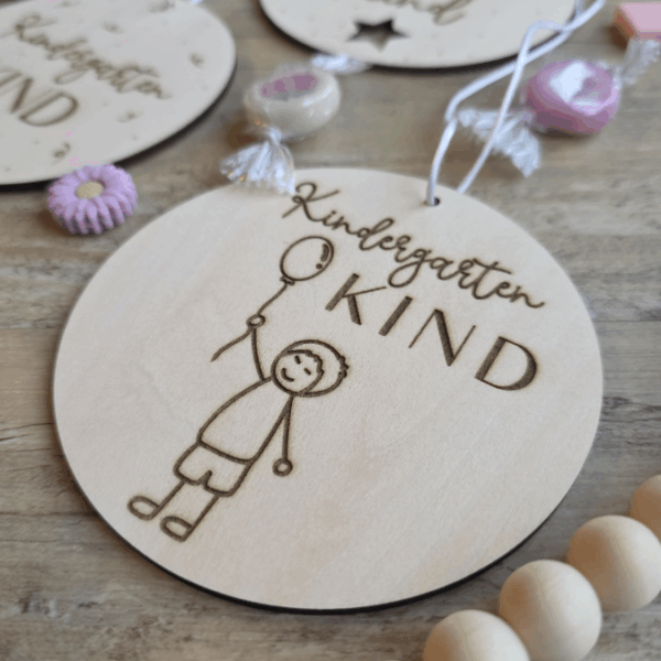 SVG Laserdatei Kindergartenkind Anhänger für Rucksack Kinderzimmer 4 Designs Kindergarten Gescheinkidee Junge Mädchen SVG Datei – Bild 9
