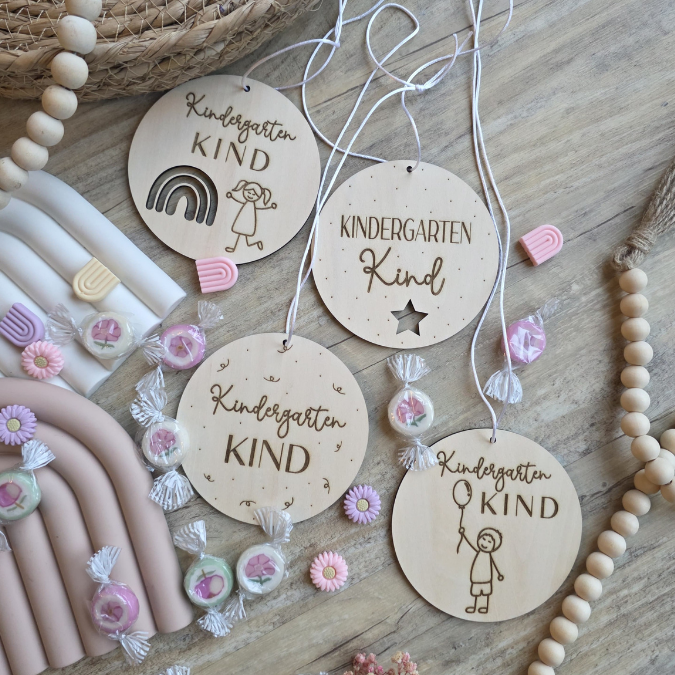 SVG Laserdatei Kindergartenkind Anhänger für Rucksack Kinderzimmer 4 Designs Kindergarten Gescheinkidee Junge Mädchen SVG Datei – Bild 10