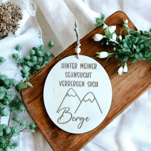 SVG Datei 4 Designs Schilder Berge Wanderlust Holzscheiben Bergverliebt Bergliebe Laserdatei