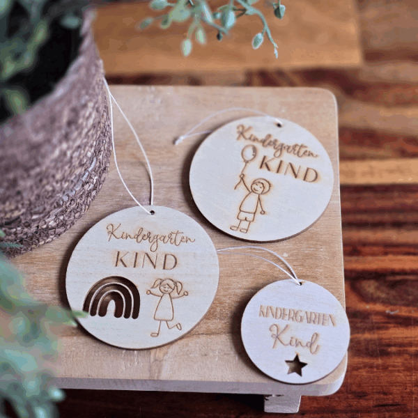 SVG Laserdatei Kindergartenkind Anhänger für Rucksack Kinderzimmer 4 Designs Kindergarten Gescheinkidee Junge Mädchen SVG Datei – Bild 7