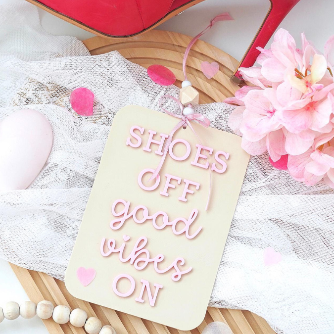 3D Druck Datei STL Gartenstecker u. Schild zum aufhängen "Shoes Off Good vibes on" Statement Beetstecker Pflanzenstecker für 8mm & 10mm Stab