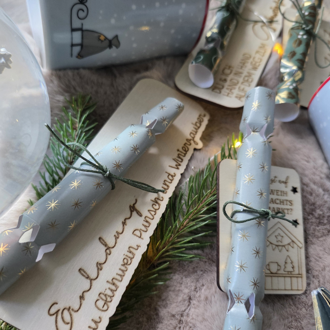 SVG Laserdatei 8 Designs Verpackung für Weihnachtsmarkt Gutscheine Weihnachten Geschenkidee Zeit statt Zeug Winter inkl Anhänger SVG Datei Einladung – Bild 15