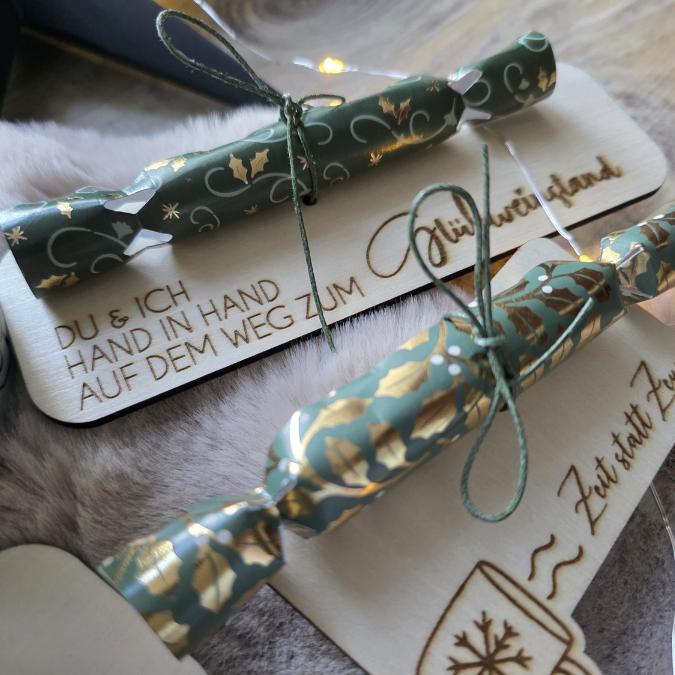 SVG Laserdatei 8 Designs Verpackung für Weihnachtsmarkt Gutscheine Weihnachten Geschenkidee Zeit statt Zeug Winter inkl Anhänger SVG Datei Einladung – Bild 18