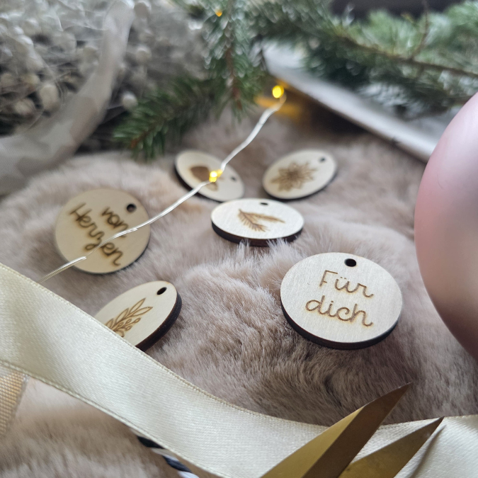 SVG Laserdatei 8 Designs Verpackung für Weihnachtsmarkt Gutscheine Weihnachten Geschenkidee Zeit statt Zeug Winter inkl Anhänger SVG Datei Einladung – Bild 21