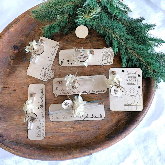 SVG Laserdatei 8 Designs Verpackung für Weihnachtsmarkt Gutscheine Weihnachten Geschenkidee Zeit statt Zeug Winter inkl Anhänger SVG Datei Einladung – Bild 22