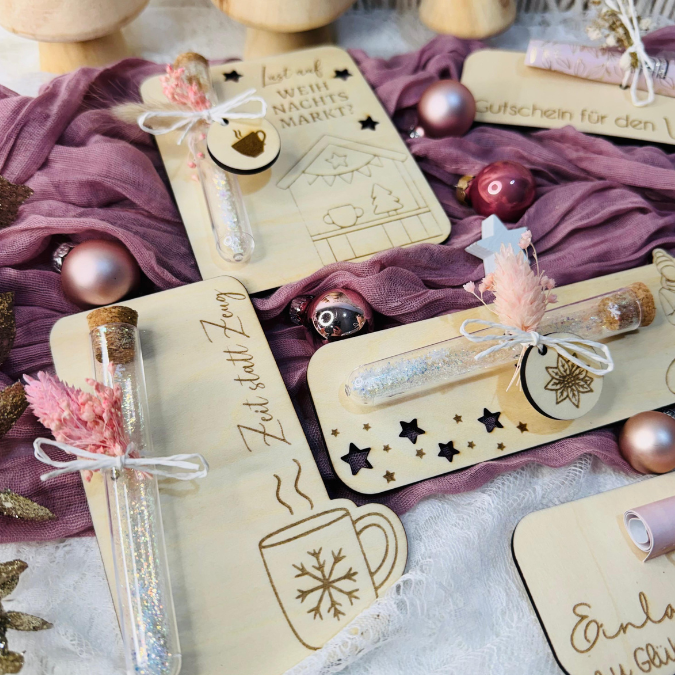 SVG Laserdatei 8 Designs Verpackung für Weihnachtsmarkt Gutscheine Weihnachten Geschenkidee Zeit statt Zeug Winter inkl Anhänger SVG Datei Einladung – Bild 23