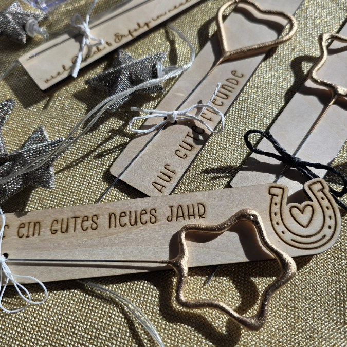 SVG Laserdatei 7 Designs plus Anhänger Wunderkerzenhalter Brett für Wunderkerzen Silvester Neujahr Jahreswechsel SVG Datei Mitbringsel Party – Bild 7